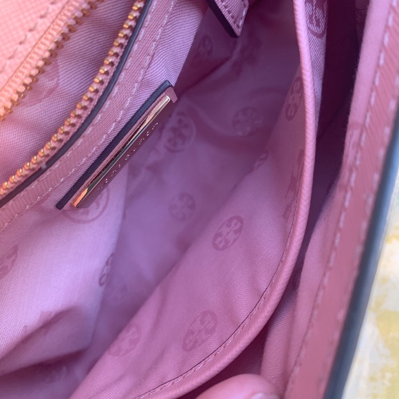 New Tory Burch Saffiano Leather “Channel”Chain Bag - Picture 14 of 16